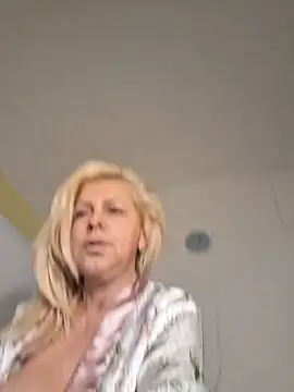 Snapshot of milfevapeccato chatting on 11/07/25, 01:38 milfevapeccato online show from 11/07/25, 01:38