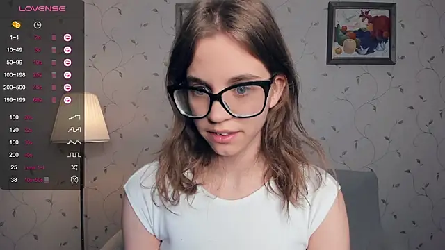 Snapshot of JoanBaggott chatting on 09/11/25, 08:31 JoanBaggott online show from 09/11/25, 08:31