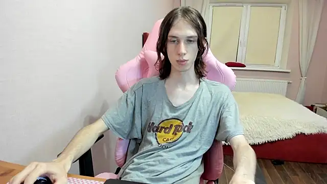 Snapshot of eleganc3 chatting on 10/14/25, 07:36 eleganc3 online show from 10/14/25, 07:36