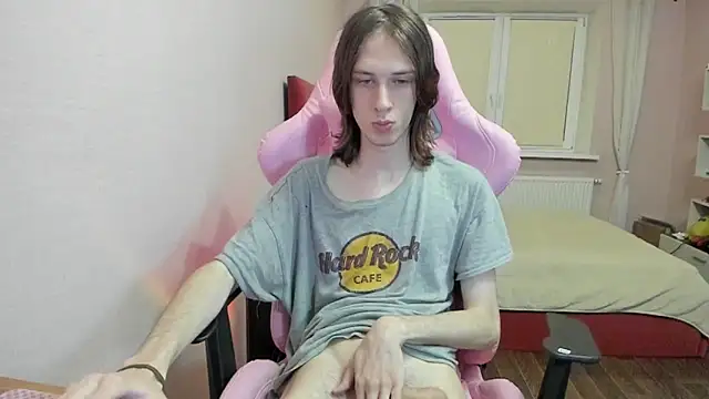 Snapshot of eleganc3 chatting on 10/28/25, 07:38 eleganc3 online show from 10/28/25, 07:38