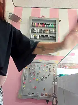 Snapshot of sandy_y chatting on 11/12/25, 04:18 sandy y online show from 11/12/25, 04:18