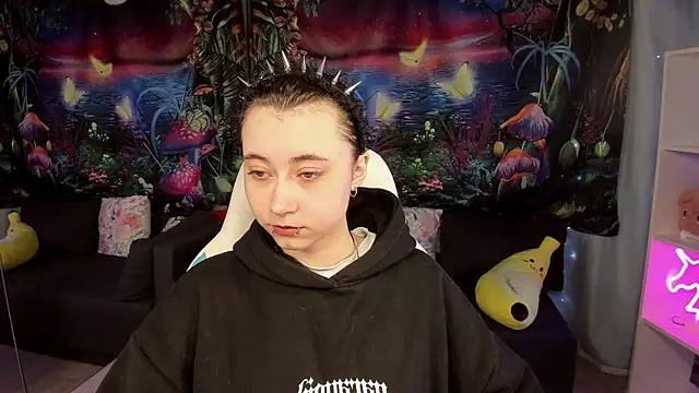 Snapshot of ClaraParks chatting on 04/13/26, 06:35 ClaraParks online show from 04/13/26, 06:35