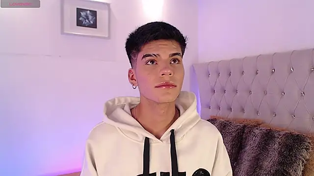 Dulcey  online show from 11/08/25, 04:45