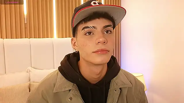 Snapshot of Dulcey_ chatting on 03/17/26, 04:39 Dulcey online show from 03/17/26, 04:39