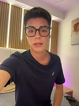 Snapshot of Dulcey_ chatting on 03/18/26, 04:59 Dulcey online show from 03/18/26, 04:59