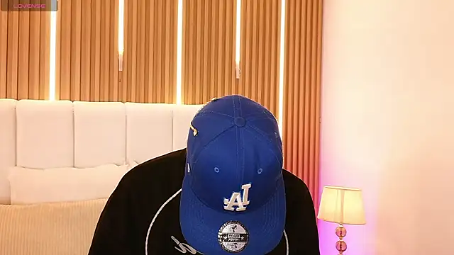 Snapshot of Dulcey_ chatting on 03/20/26, 05:12 Dulcey online show from 03/20/26, 05:12