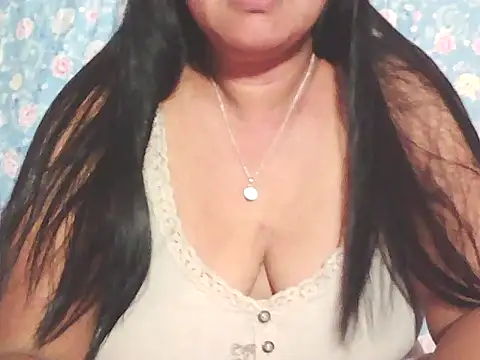 hotolivia34 online show from 12/15/25, 06:12