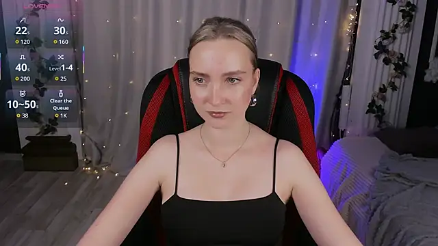 Snapshot of EllaBloom chatting on 09/24/25, 02:31 EllaBloom online show from 09/24/25, 02:31