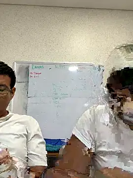 Snapshot of Daliz chatting on 09/30/25, 01:21 Daliz online show from 09/30/25, 01:21