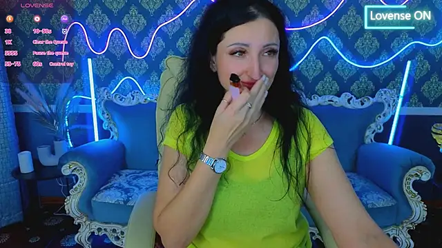 Snapshot of MissRossi chatting on 11/18/25, 08:02 MissRossi online show from 11/18/25, 08:02