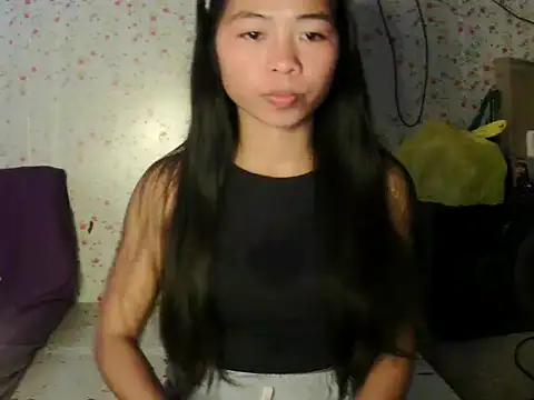 Snapshot of SweetMissPinay18 chatting on 12/21/25, 03:35 SweetMissPinay18 online show from 12/21/25, 03:35