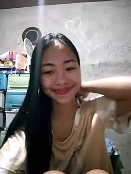 Snapshot of SweetMissPinay18 chatting on 05/12/26, 08:17 SweetMissPinay18 online show from 05/12/26, 08:17