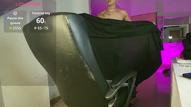 Snapshot of sebas_palacioo chatting on 10/10/25, 05:17 sebas palacioo online show from 10/10/25, 05:17