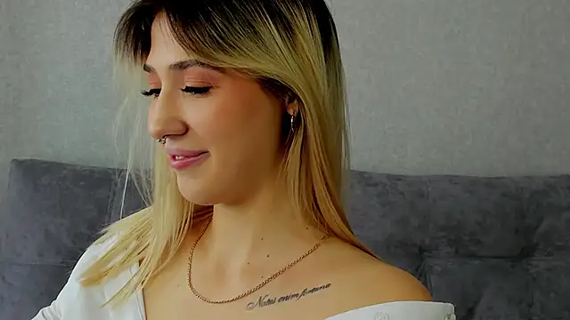 Snapshot of Bella_svon chatting on 09/11/25, 08:14 Bella svon online show from 09/11/25, 08:14