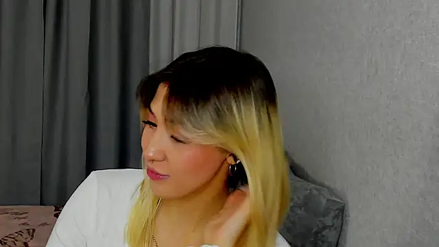 Snapshot of Bella_svon chatting on 09/21/25, 01:13 Bella svon online show from 09/21/25, 01:13