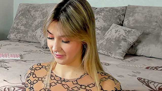 Snapshot of Bella_svon chatting on 11/16/25, 09:26 Bella svon online show from 11/16/25, 09:26