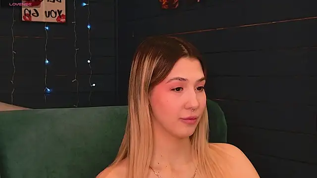 Snapshot of Bella_svon chatting on 04/12/26, 08:30 Bella svon online show from 04/12/26, 08:30