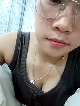 Snapshot of Maimai00 chatting on 09/17/25, 05:09 Maimai00 online show from 09/17/25, 05:09