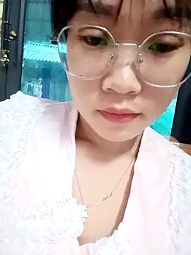 Snapshot of Maimai00 chatting on 09/30/25, 01:43 Maimai00 online show from 09/30/25, 01:43