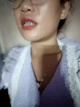 Snapshot of Maimai00 chatting on 10/12/25, 12:59 Maimai00 online show from 10/12/25, 12:59