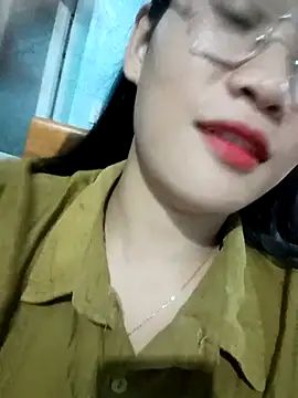 Snapshot of Maimai00 chatting on 10/20/25, 01:11 Maimai00 online show from 10/20/25, 01:11