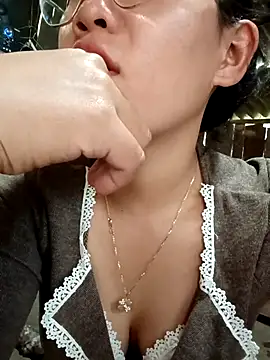 Snapshot of Maimai00 chatting on 10/24/25, 03:14 Maimai00 online show from 10/24/25, 03:14