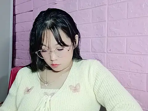 Snapshot of Maimai00 chatting on 11/15/25, 12:23 Maimai00 online show from 11/15/25, 12:23