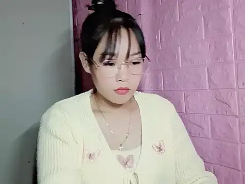 Snapshot of Maimai00 chatting on 11/16/25, 05:02 Maimai00 online show from 11/16/25, 05:02