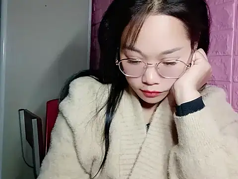 Snapshot of Maimai00 chatting on 11/19/25, 12:49 Maimai00 online show from 11/19/25, 12:49