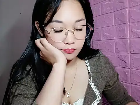 Snapshot of Maimai00 chatting on 11/21/25, 05:50 Maimai00 online show from 11/21/25, 05:50