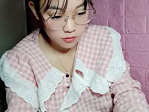 Snapshot of Maimai00 chatting on 11/22/25, 06:01 Maimai00 online show from 11/22/25, 06:01