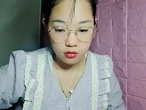 Snapshot of Maimai00 chatting on 11/23/25, 04:23 Maimai00 online show from 11/23/25, 04:23