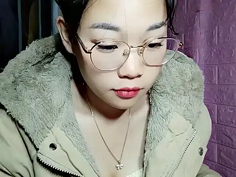 Snapshot of Maimai00 chatting on 11/24/25, 12:43 Maimai00 online show from 11/24/25, 12:43