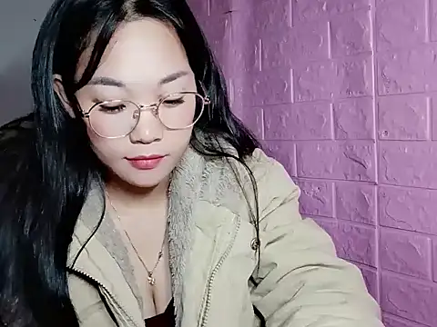 Snapshot of Maimai00 chatting on 11/24/25, 02:28 Maimai00 online show from 11/24/25, 02:28