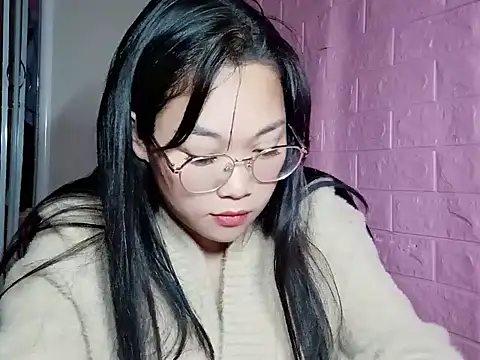 Snapshot of Maimai00 chatting on 11/25/25, 02:33 Maimai00 online show from 11/25/25, 02:33