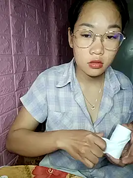 Snapshot of Maimai00 chatting on 12/04/25, 04:22 Maimai00 online show from 12/04/25, 04:22