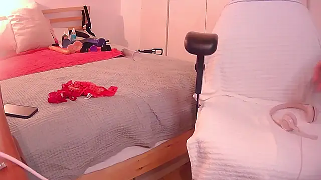 Snapshot of kimTgirl chatting on 03/08/26, 05:17 kimTgirl online show from 03/08/26, 05:17