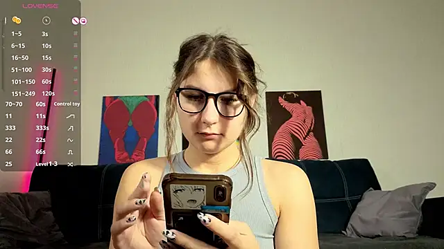 TrixiBell online show from 10/03/25, 04:09