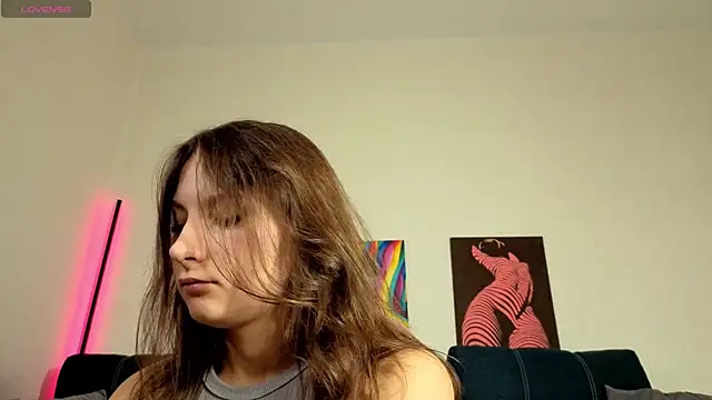 TrixiBell online show from 11/28/25, 04:48