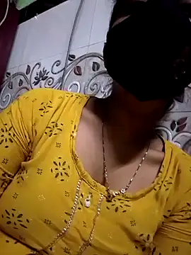 Snapshot of Zoya_G chatting on 10/13/25, 09:04 Zoya G online show from 10/13/25, 09:04