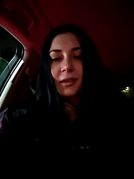 Snapshot of SaraViss20 chatting on 10/15/25, 05:24 SaraViss20 online show from 10/15/25, 05:24