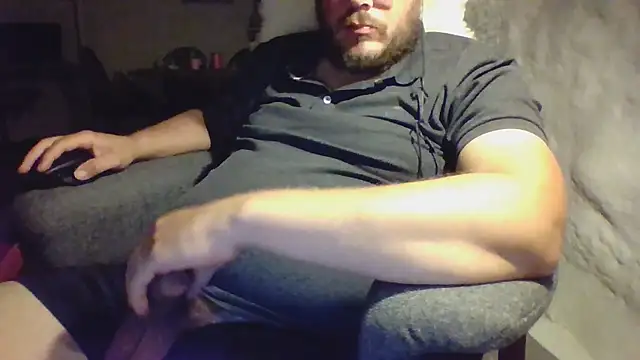 Snapshot of snebold chatting on 07/17/26, 10:03 snebold online show from 07/17/26, 10:03