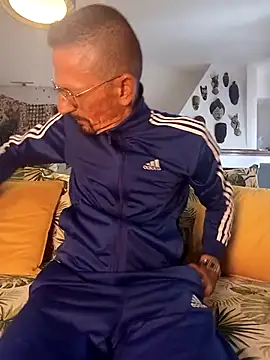 Snapshot of fabius720 chatting on 11/08/25, 10:15 fabius720 online show from 11/08/25, 10:15