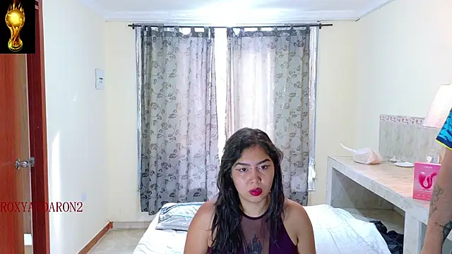 Snapshot of RoxyandAron2 chatting on 06/21/26, 01:13 RoxyandAron2 online show from 06/21/26, 01:13
