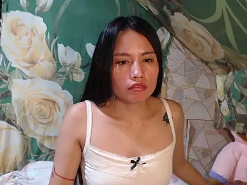 UrKitty lover18 online show from 05/18/26, 11:21