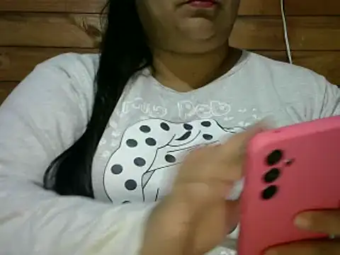 Snapshot of MARRENTINHA34 chatting on 10/07/25, 05:43 MARRENTINHA34 online show from 10/07/25, 05:43