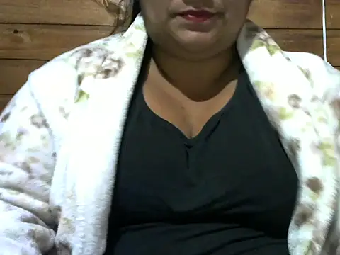 Snapshot of MARRENTINHA34 chatting on 10/16/25, 03:24 MARRENTINHA34 online show from 10/16/25, 03:24