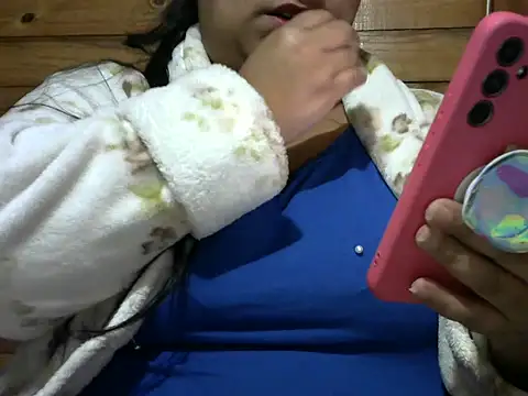 Snapshot of MARRENTINHA34 chatting on 10/19/25, 03:56 MARRENTINHA34 online show from 10/19/25, 03:56