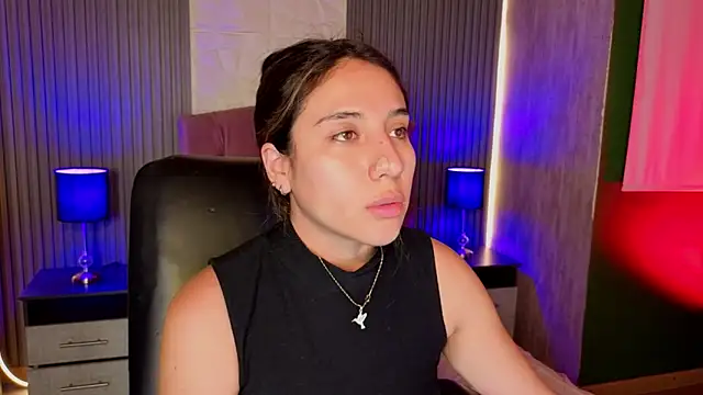 Snapshot of Bonnali_lune chatting on 06/08/26, 10:10 Bonnali lune online show from 06/08/26, 10:10