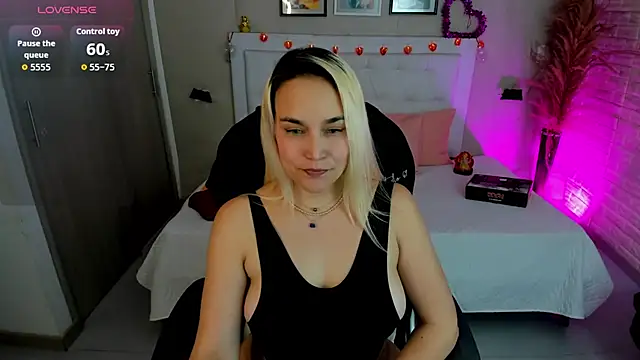Snapshot of alezzafox__ chatting on 09/19/25, 03:19 alezzafox   online show from 09/19/25, 03:19